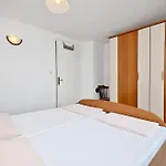 Apartment Ivan By The Sea