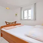 Apartment Ivan By The Sea