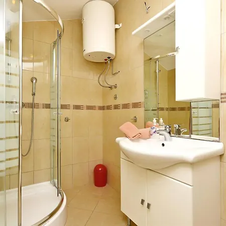 Ivan By The Sea Vodice