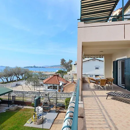 Apartment Ivan By The Sea