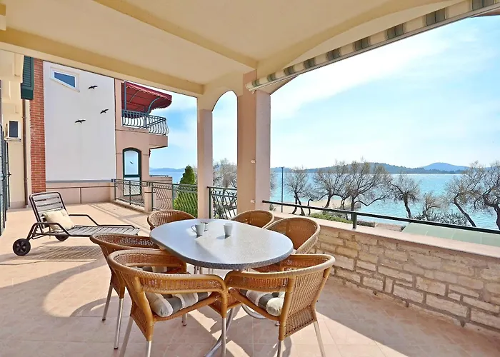 Apartment Ivan By The Sea *